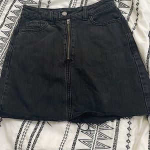 This is a black jean skirt! This is from Hollister:) It is a size 0, w24!